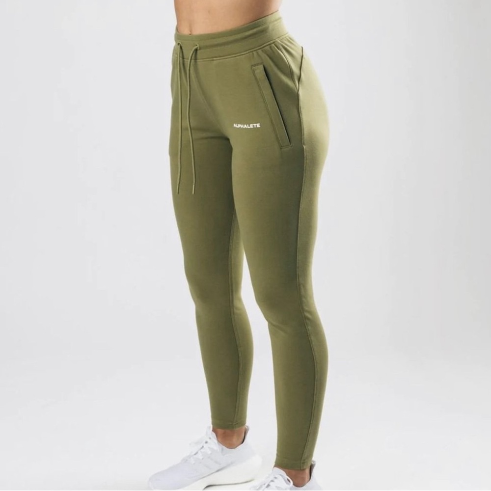NWT ALPHALETE WOMEN’S IDENTITY CORE JOGGERS IN SOFT OLIVE VARIOUS SIZES